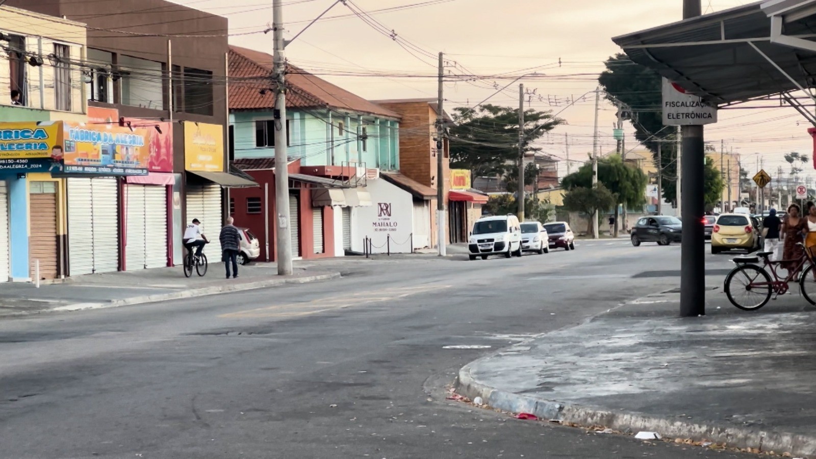 VÍDEO: Comerciante encontra crânio em avenida de São José dos Campos, SP