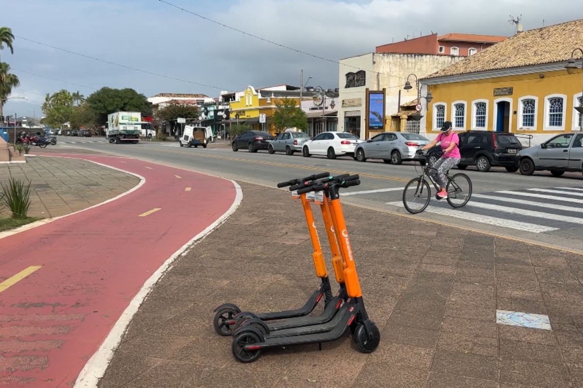 Patinetes elétricos compartilhados começam a operar em São Sebastião, no Litoral Norte de SP; veja como funciona