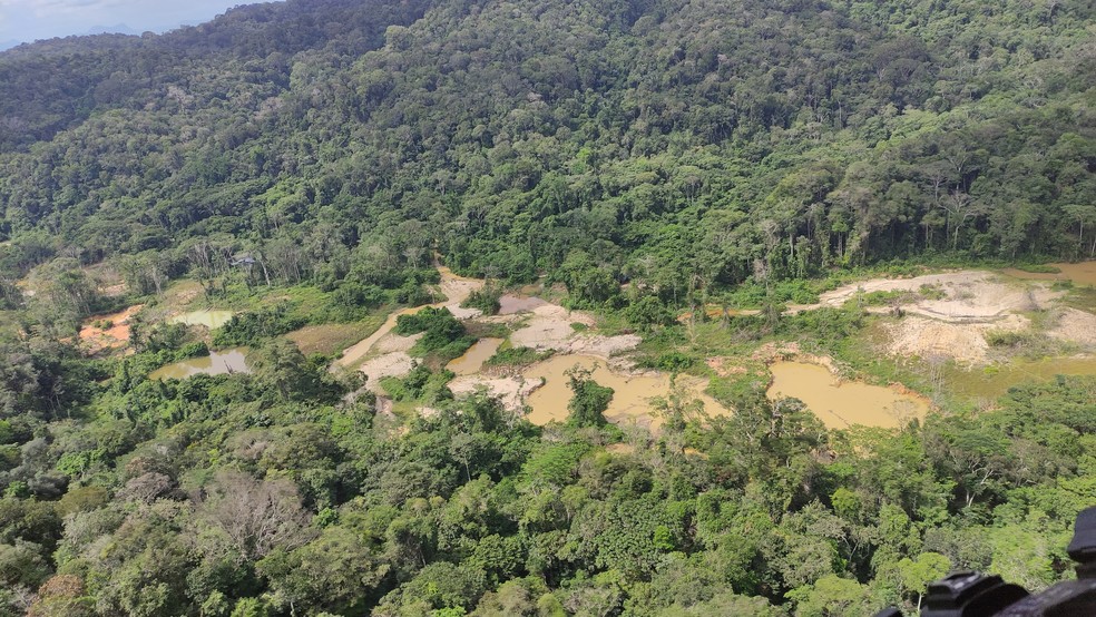 Área degrada pelo garimpo. — Foto: Ailton Alves/Rede Amazônica