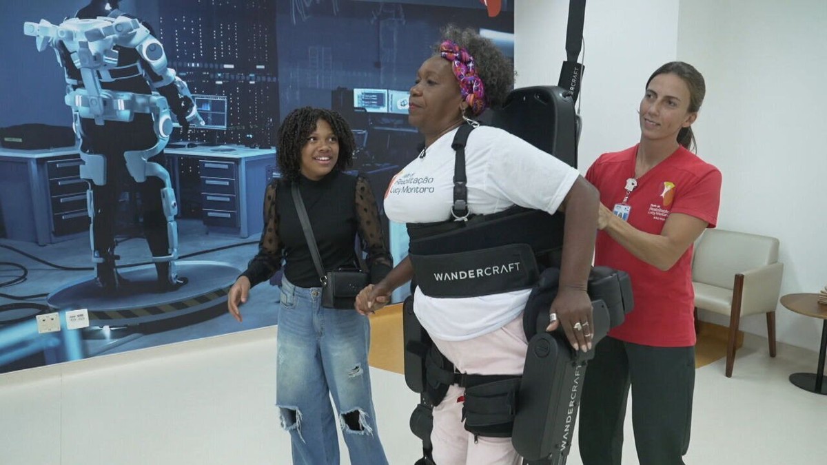 Tecnologia do exoesqueleto chega ao Brasil; aposentada, cadeirante há 16 anos, é a primeira a testar equipamento | Fantástico
