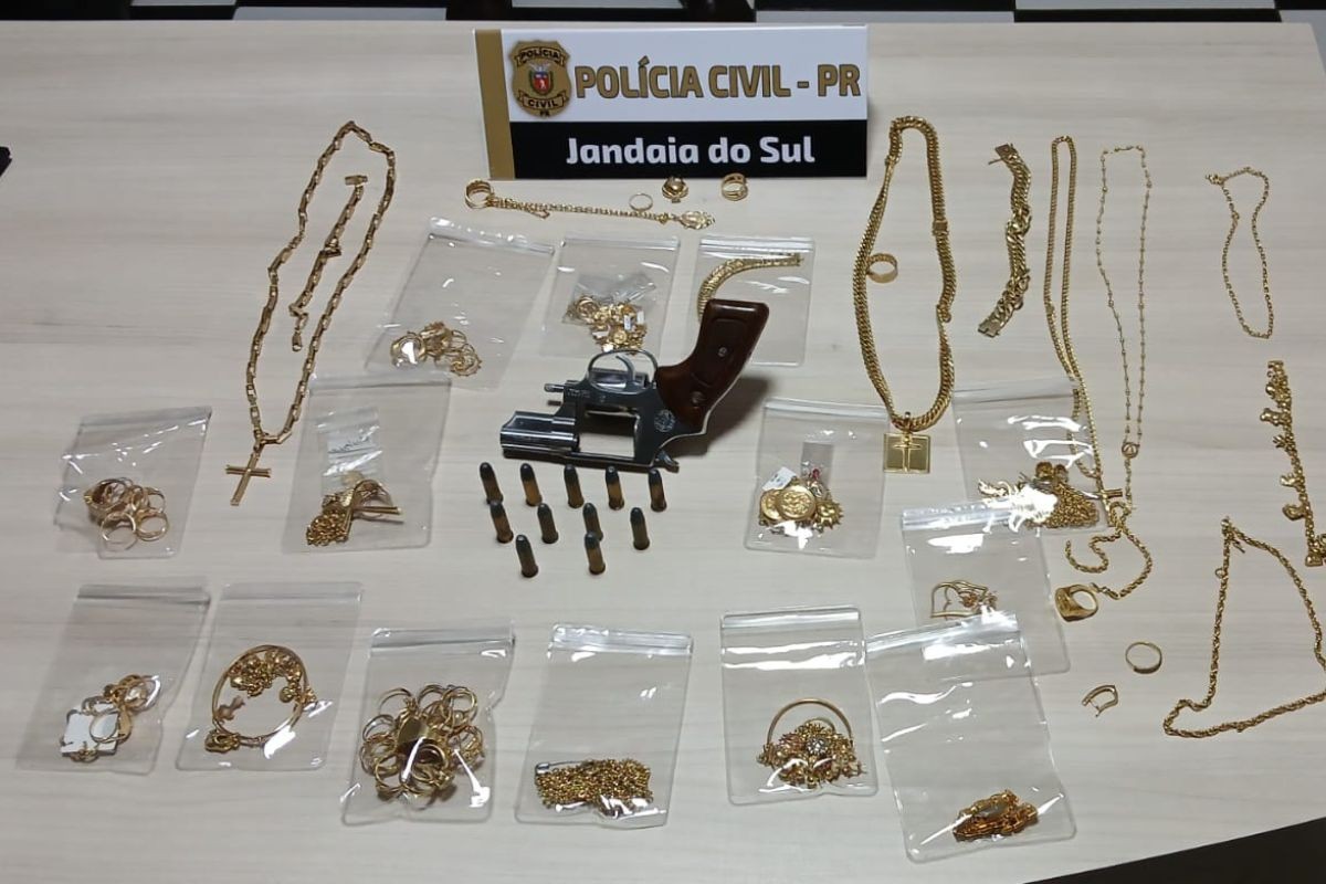 Mãe e filha são suspeitas de criar falsa mãe de santo para aplicar golpes oferecendo cirurgias espirituais por telefone no PR