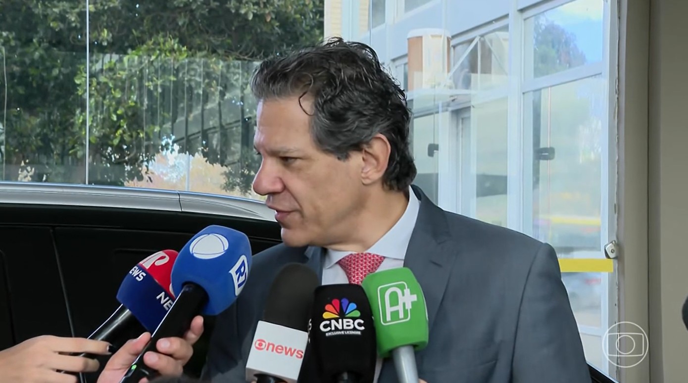 É #FAKE que Haddad reclamou que Bolsonaro supostamente cobrava poucos impostos do povo brasileiro