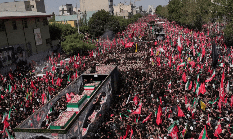 Funeral de Khamenei mobiliza multidões no Irã e tem gritos de 'morte a Trump'; veja FOTOS