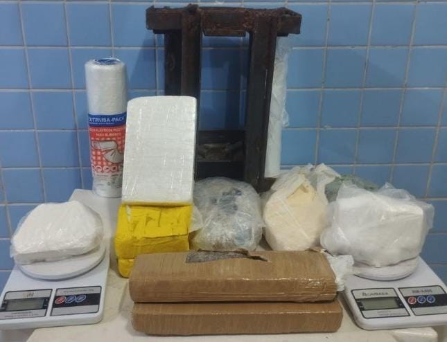 Polícia Militar apreende mais de 7 kg de drogas em depósito na zona rural de Petrolina