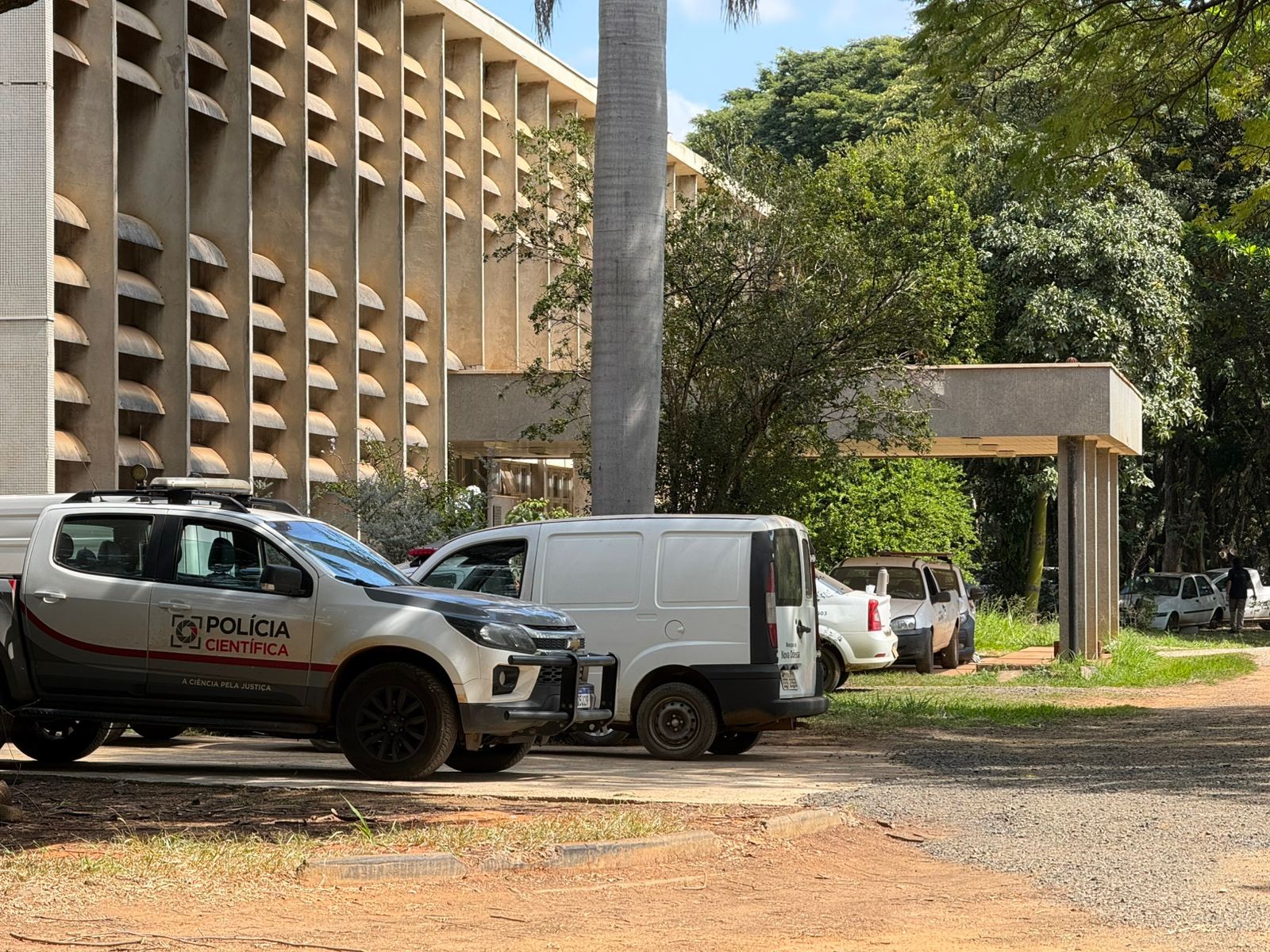 Veículos da Prefeitura de Nova Odessa têm rodas, pneus e baterias furtados e polícia investiga