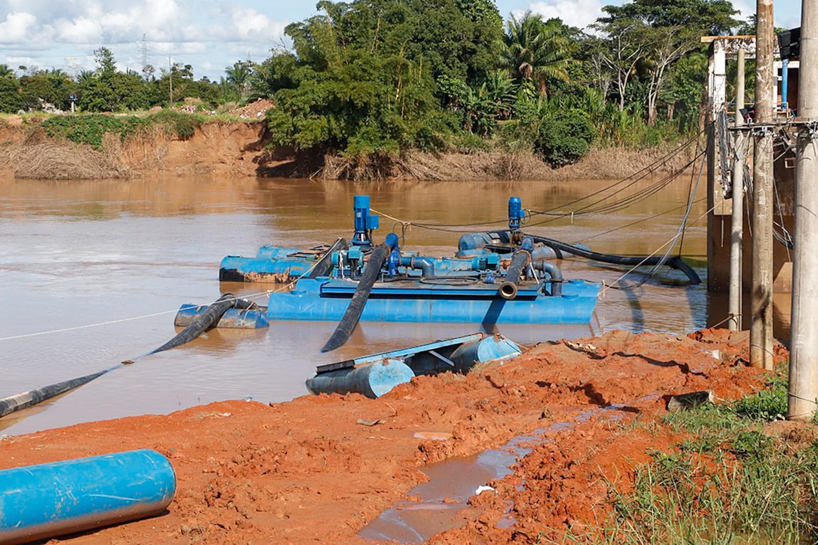 Abastecimento de água é interrompido em Rio Branco para instalação de motobomba na ETA II