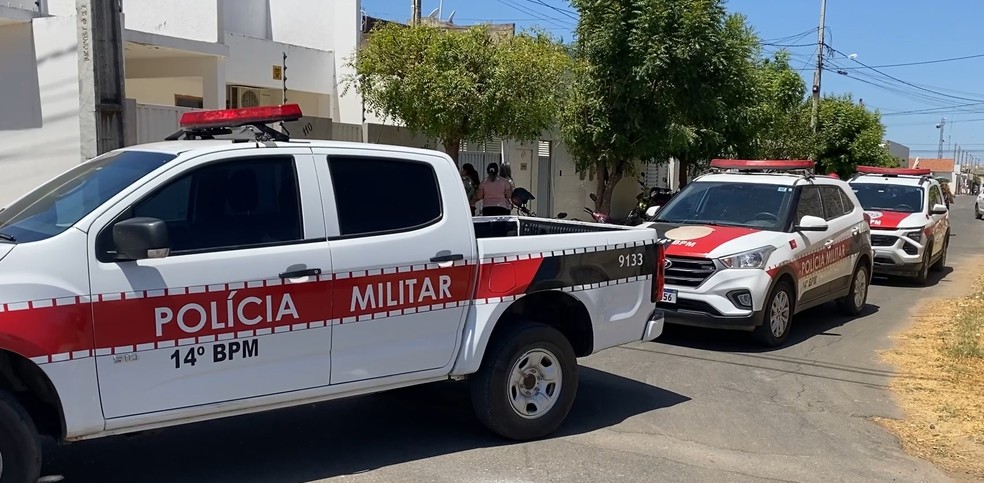 Homem é morto a tiros em frente de casa em Sousa, no Sertão da Paraíba — Foto: Beto Silva/TV Paraíba