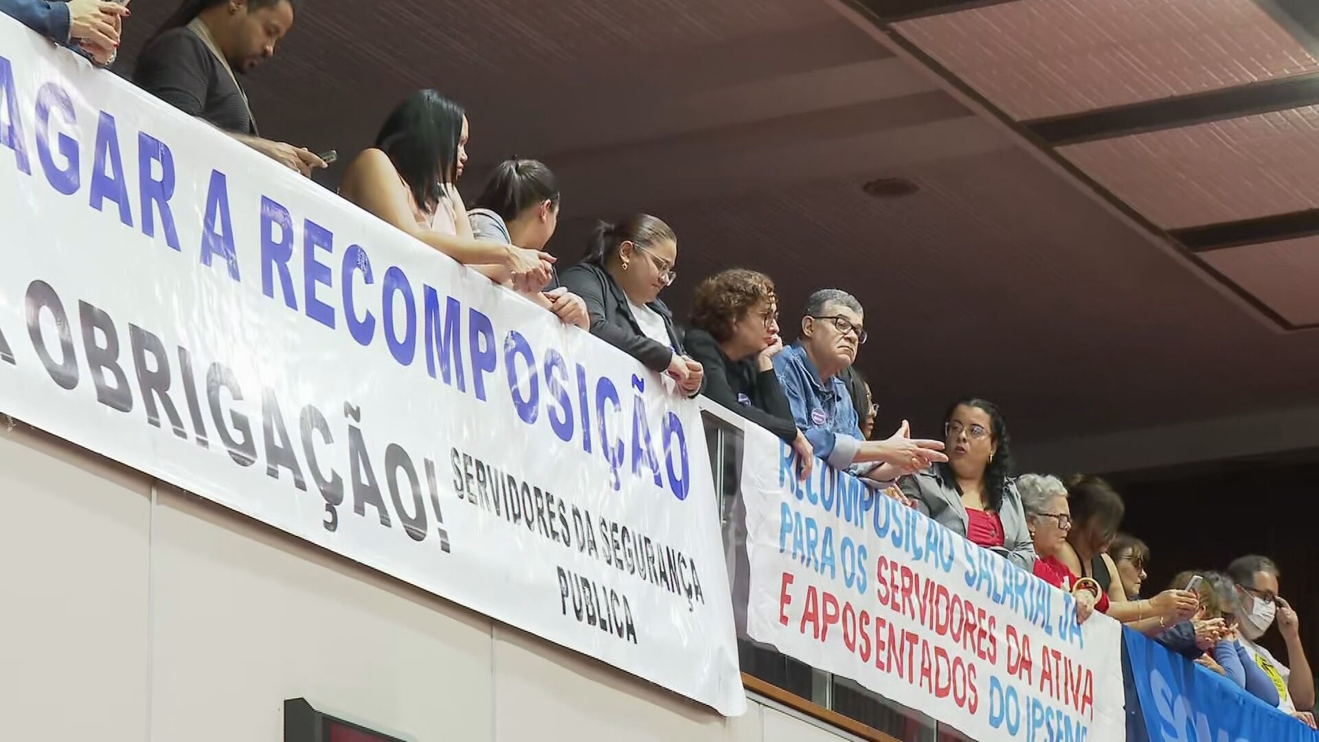 Deputados aprovam em 2º turno reajuste para servidores da educação básica em MG