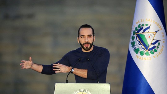 Bukele rebate críticas à aprovação da reeleição ilimitada em El Salvador - Congresso, dominado pelo governo, aprovou na quinta-feira (31) uma reforma constitucional que permite a reeleição ilimitada, amplia o mandato de cinco para seis anos e elimina o segundo turno eleitoral.