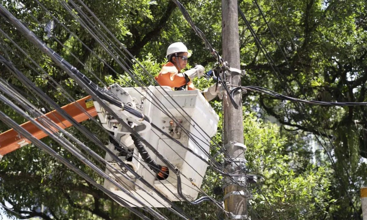 Neoenergia Coelba abre mais de 100 vagas para capacitação como eletricista; veja como participar