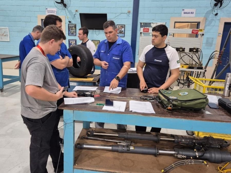 Escola de Ciências Aeronáuticas de Taubaté abre inscrições para 100 vagas