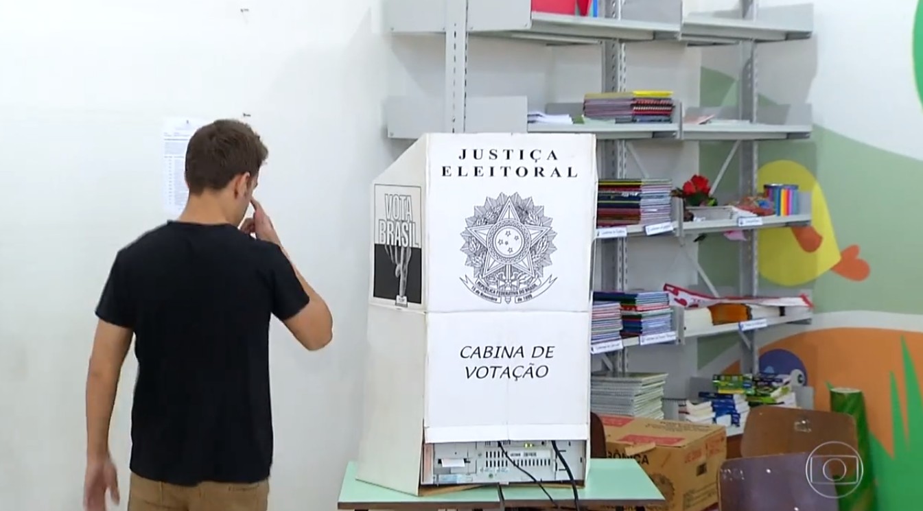 TREs dizem que mudanças de locais de votação são 'excepcionais' e número é menor que em 2022