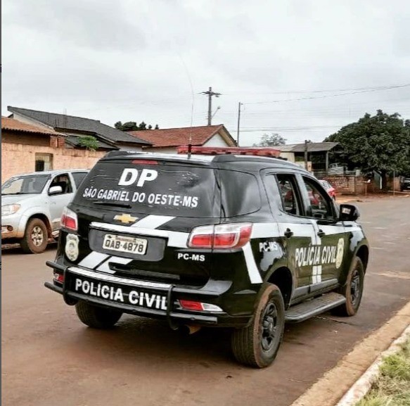 Mãe é presa em flagrante após tentar afogar a filha de 8 meses na banheira, diz polícia