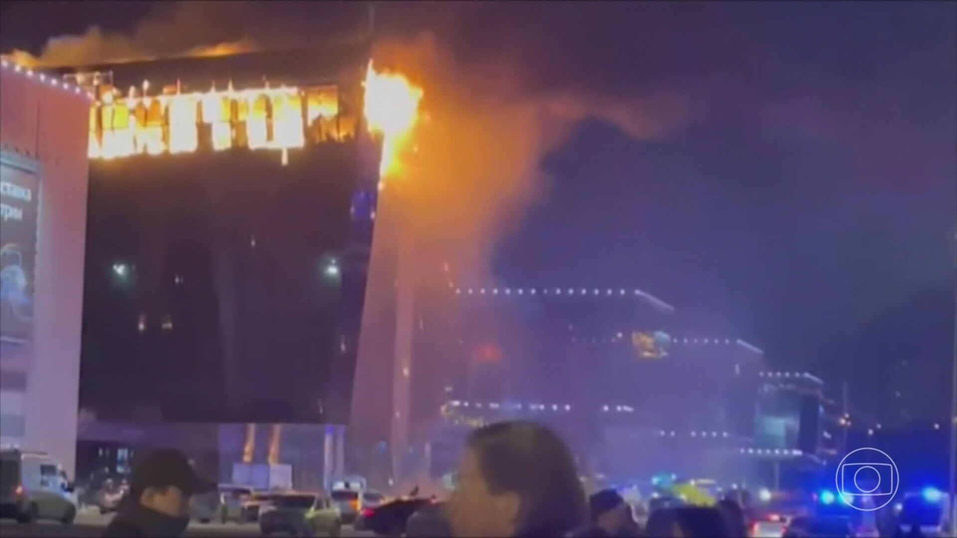 Tiros e explosões matam dezenas de pessoas em casa de shows perto de Moscou, na Rússia