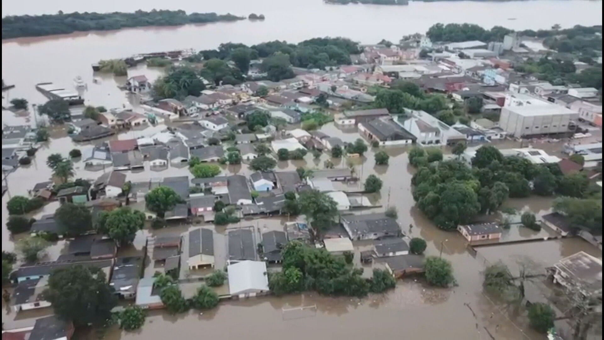 Bombeiros de Minas Gerais viajam ao Rio Grande do Sul para ajudar vítimas da chuva
