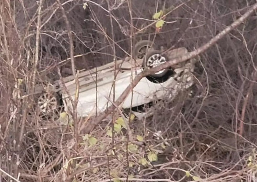 Carro capota na BR-226 e deixa três mortos e dois feridos no RN — Foto: Reprodução