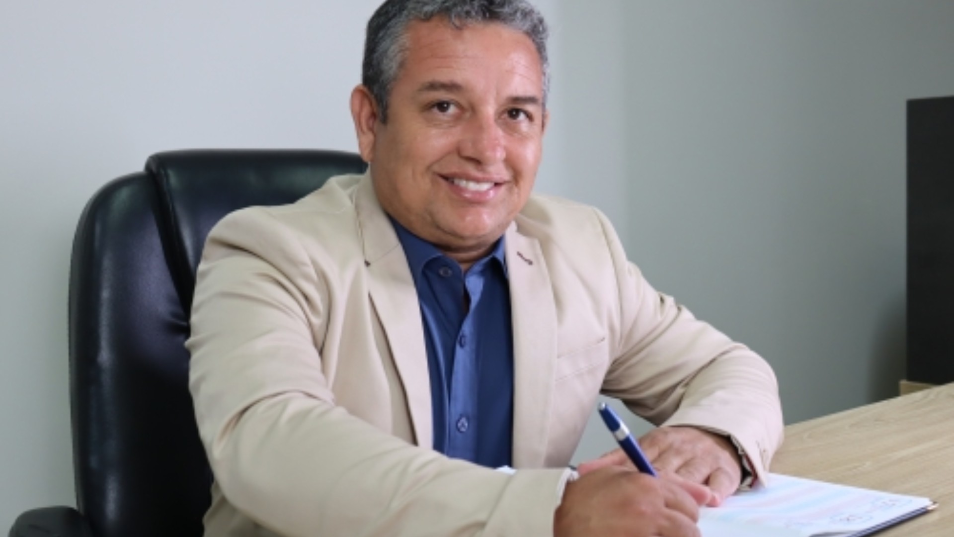 Prefeito de Pratânia tem mandato cassado após votação na Câmara