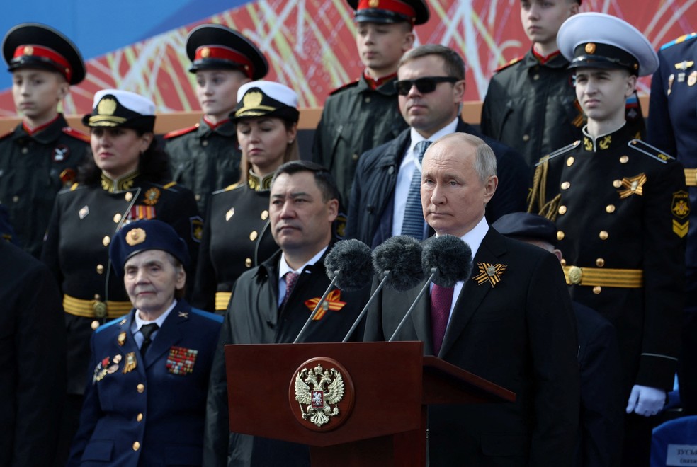 Putin discursou na Praça Vermelha, em Moscou, nesta terça-feira (9) — Foto: Reuters