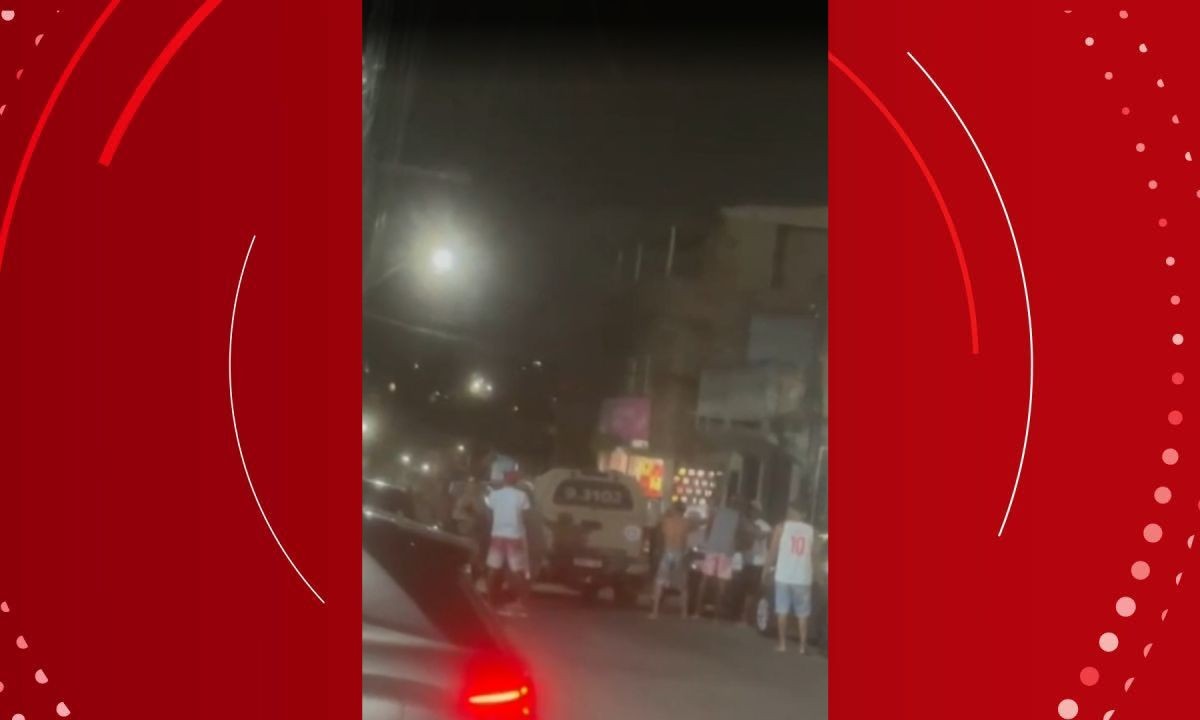 VÍDEO: PM agride homem durante manifestação em Salvador; corporação afirma que contato foi 'involuntário'