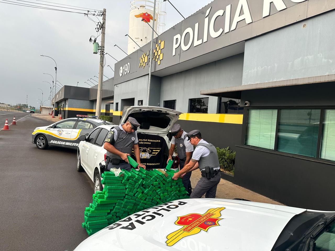 Polícia apreende mais de 300 quilos de maconha na Rodovia Marechal Rondon na região de Bauru