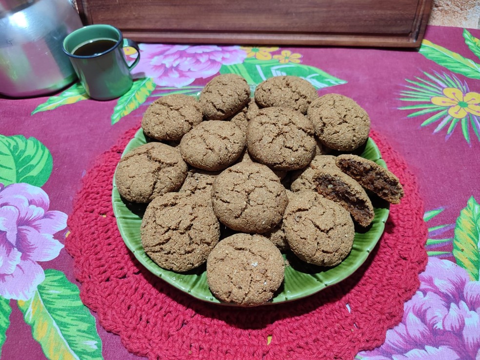 Aprenda a fazer broa de mandioca com coco e rapadura