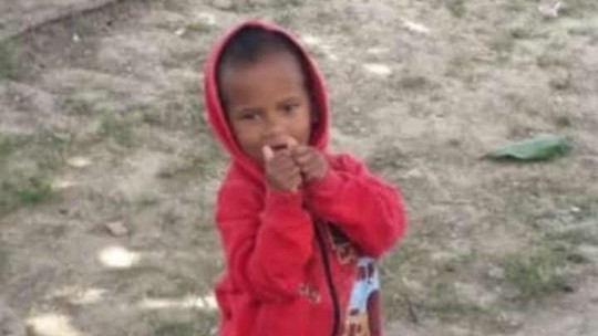 Criança de 3 anos morre após caixa de som explodir e causar incêndio - Foto: (WhatsApp)