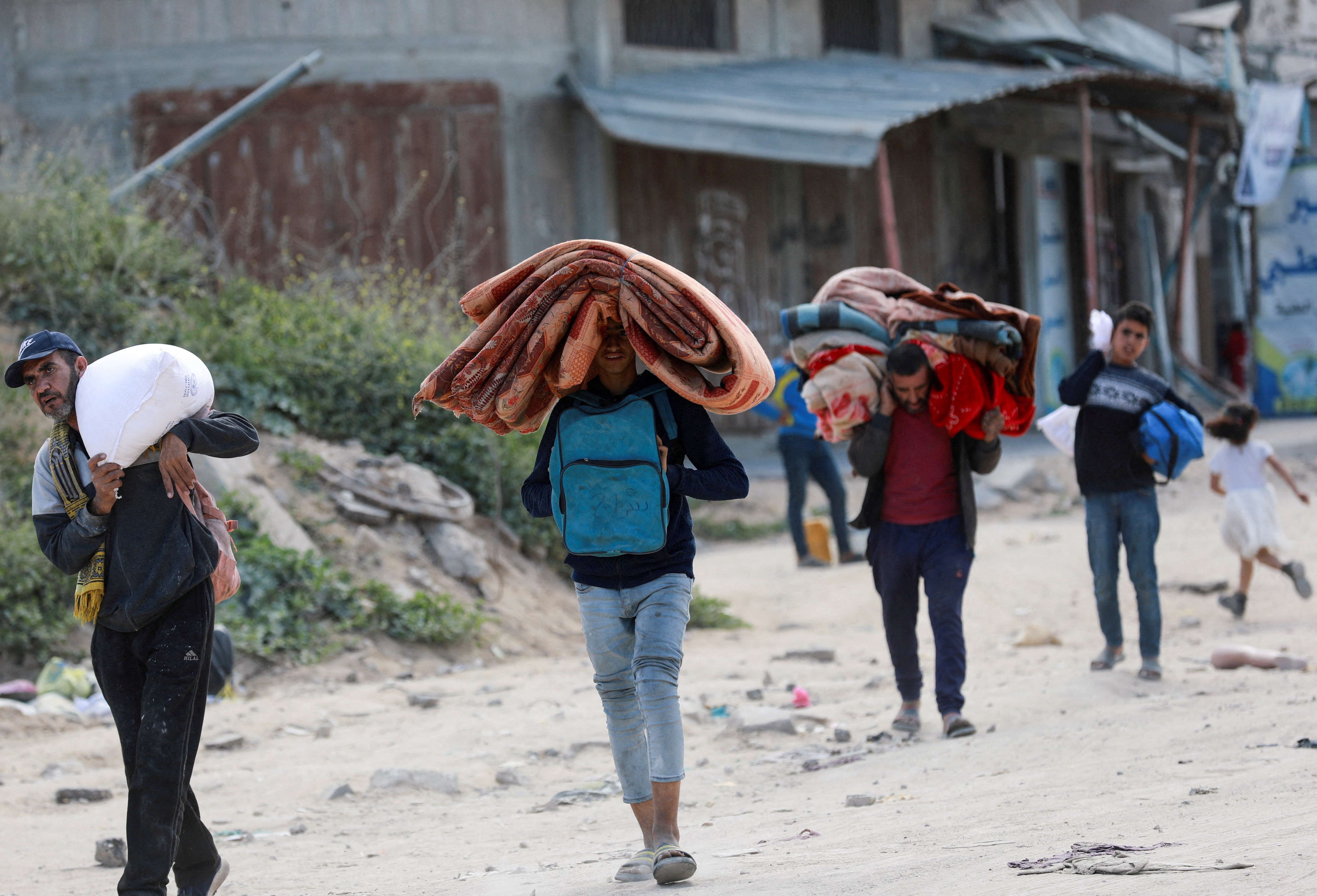 Bebê de 1 mês é salva dos escombros em Gaza após ataque aéreo matar sua família