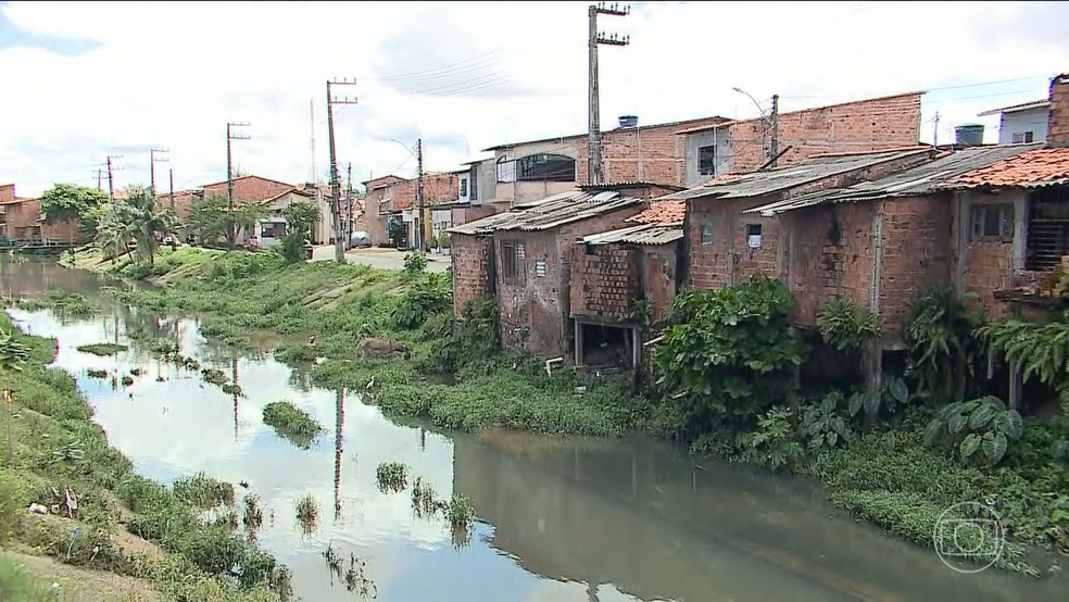 Falta de saneamento básico causa internação de mais de 300 mil cidadãos em 2024, diz estudo — Foto: Jornal Nacional/ Reprodução
