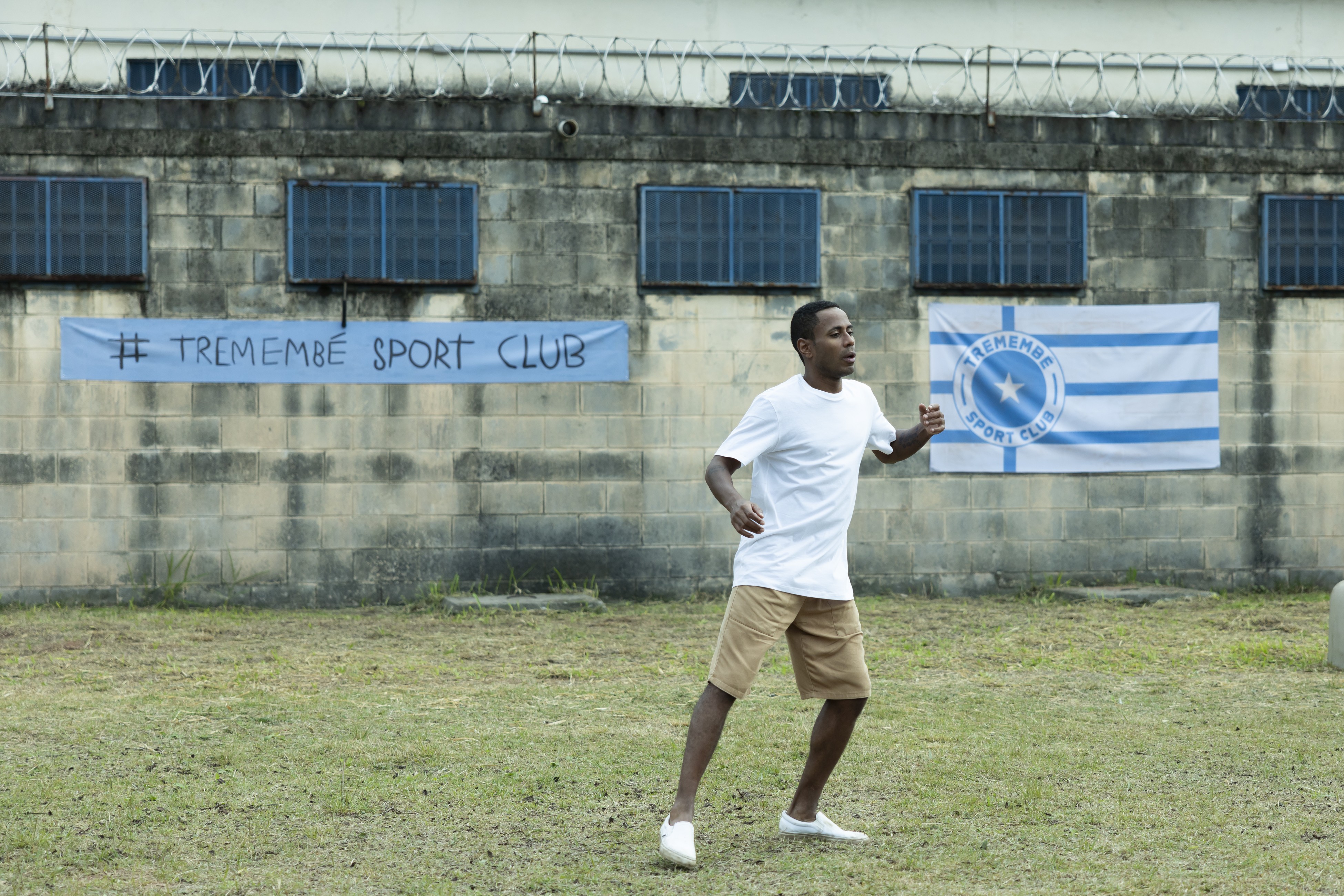 Veja as imagens de Ícaro Silva como Robinho na série ‘Tremembé’ 