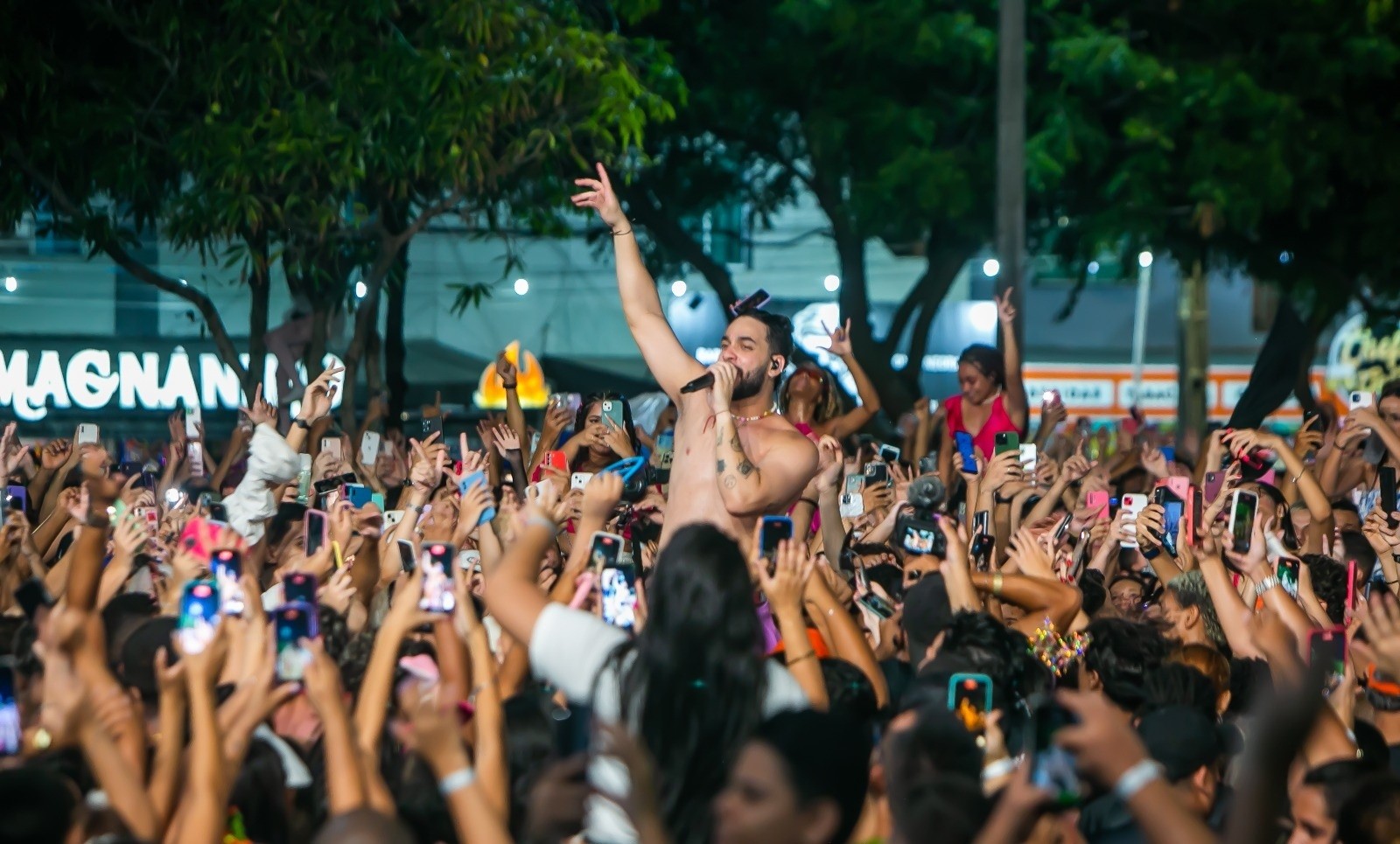 Carnaval de Natal: polos de Ponta Negra e Nélio Dias reúnem milhares de pessoas na última noite de festa