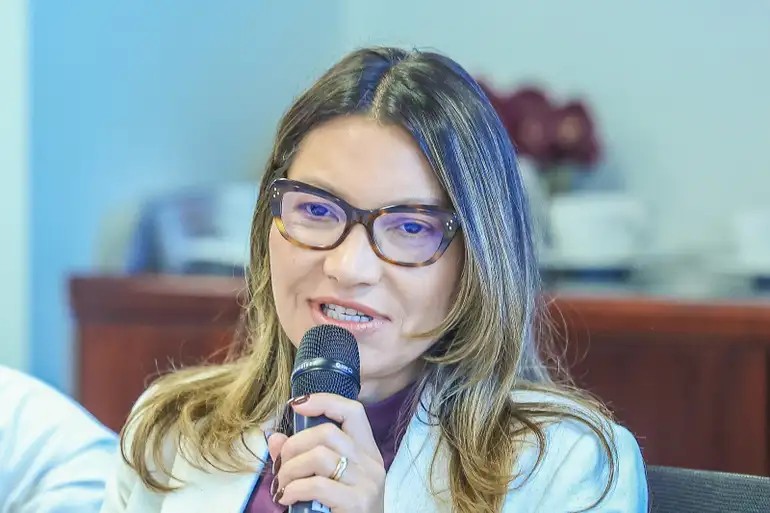 'A gente precisa retirar imediatamente o Discord do ar', diz Janja em evento sobre violência contra crianças