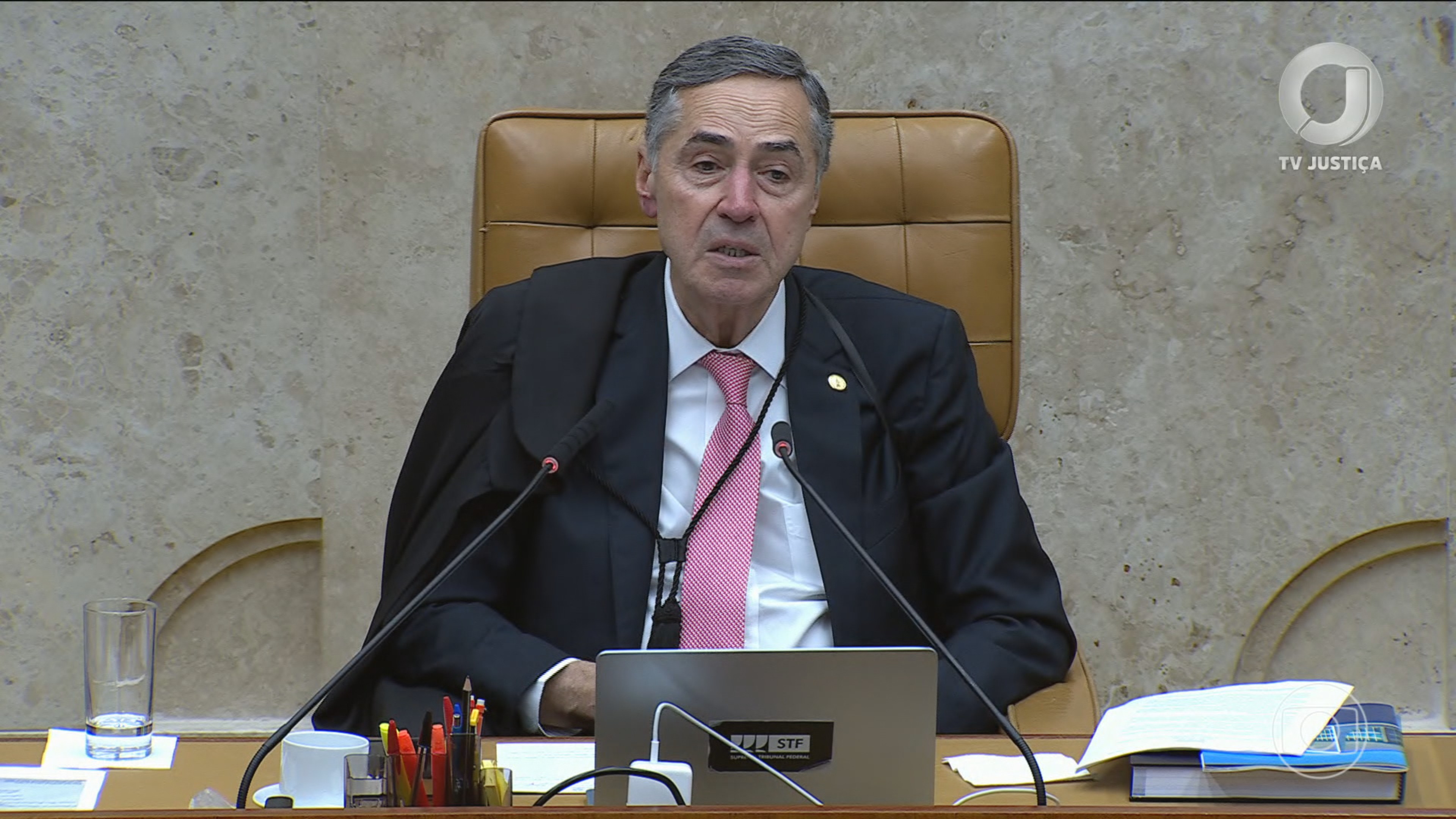 Luís Roberto Barroso, ministro do Supremo, comanda última sessão como presidente da Corte
