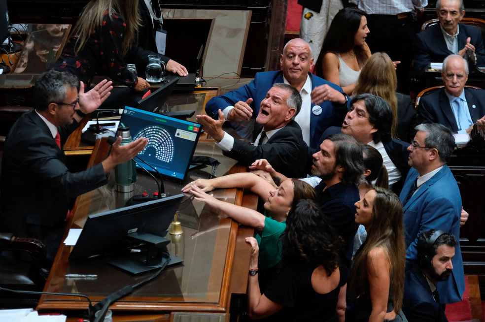 2026 02 19t175411z 1993501849 rc25pjagwg8k rtrmadp 3 argentina politics labor reform 1  - Reforma trabalhista de Milei &eacute; aprovada na C&acirc;mara com mudan&ccedil;as; texto volta ao Senado