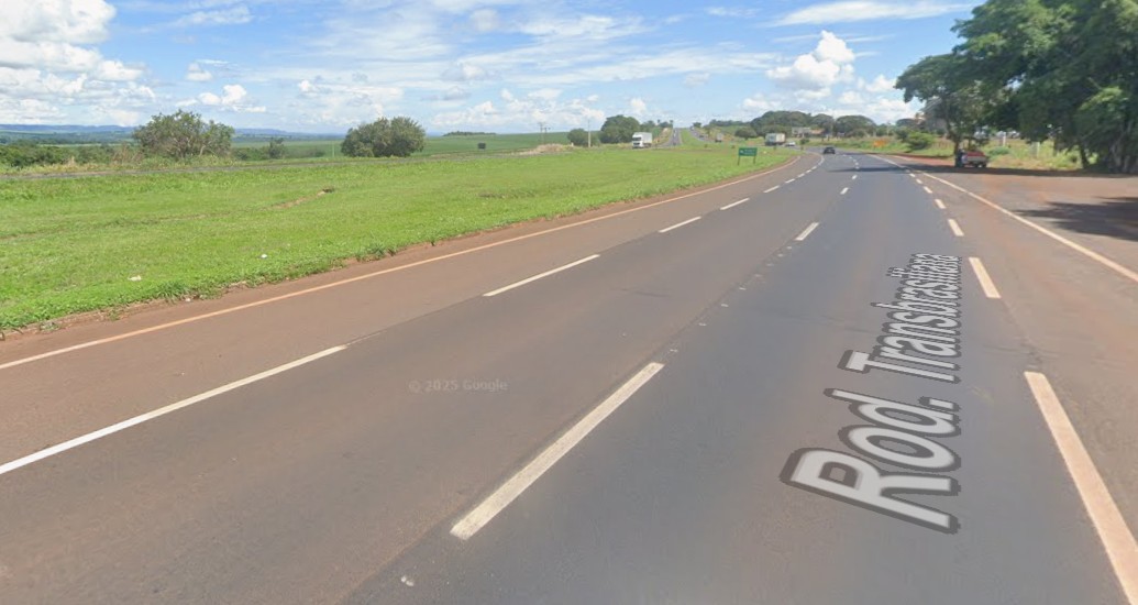 Motorista morre ao invadir a pista contrária e bater contra carreta em José Bonifácio 