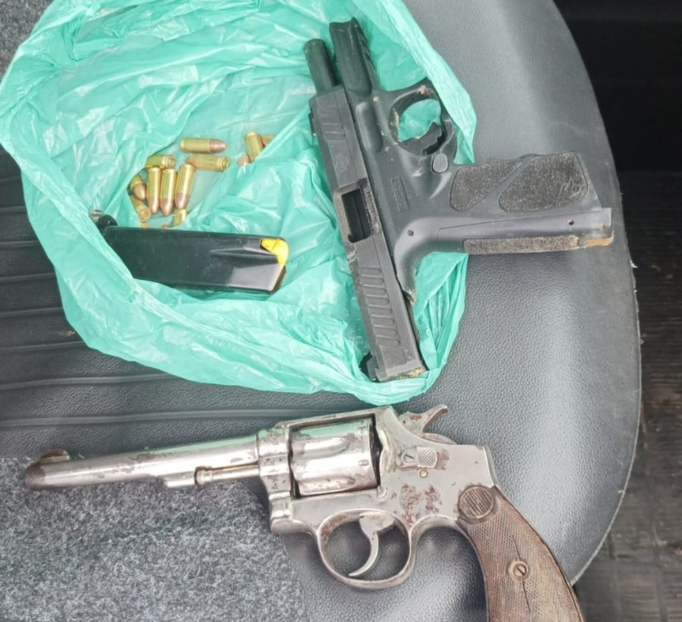 Grupo é preso após fazer família de gerente de banco refém; VÍDEO — Foto: Polícia Militar/Divulgação