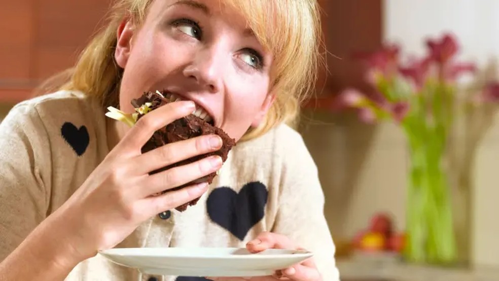 Dependência de alimentos é confundida com outros problemas, como obesidade, bulimia e transtorno compulsivo — Foto: GETTY IMAGES via BBC