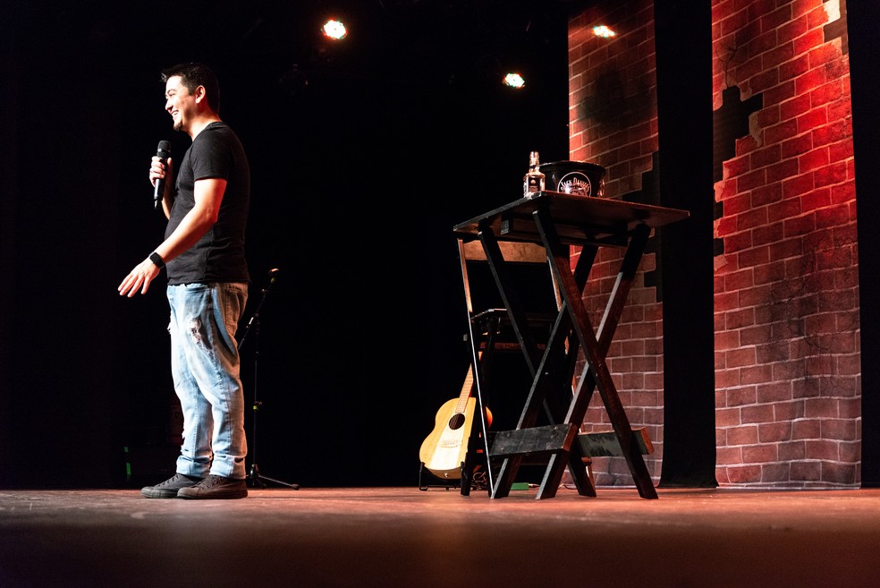 André Santi apresenta show de de Stand Up Comedy em Ribeirão Preto — Foto: Willian de Abreu/Divulgação
