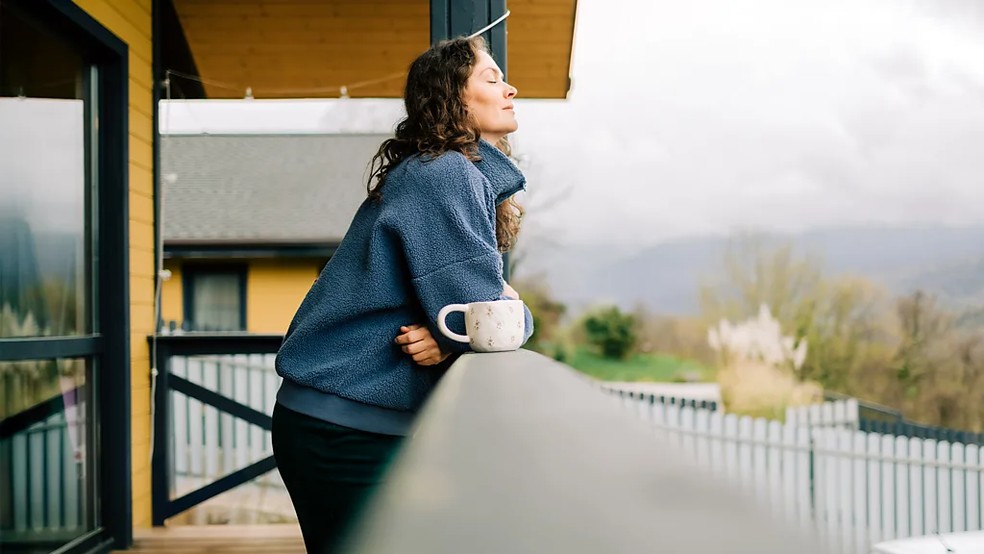 Apenas alguns minutos diários de exercícios de respiração podem ter um impacto significativo nos níveis de estresse. — Foto: GETTY IMAGES via BBC