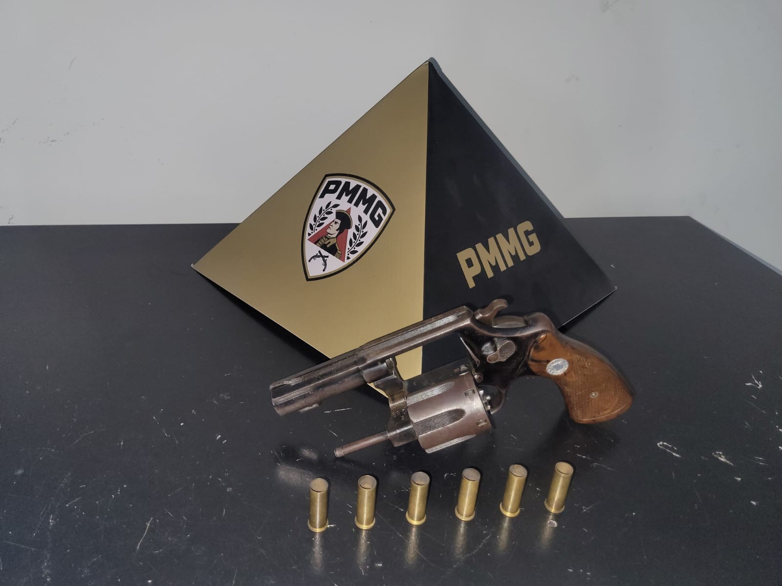 Revólver é apreendido após tiroteio no bairro Edgar Pereira, em Montes Claros