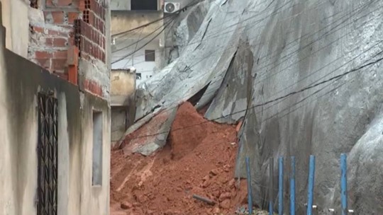 Desabamento de casa e inundações: chuva deixa Salvador em atenção - Foto: (Reprodução/TV Bahia)