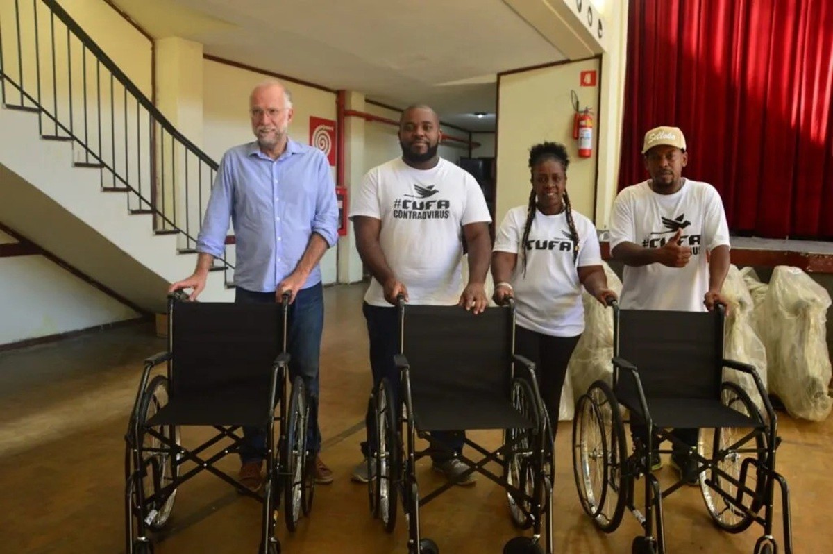 Lacres de latinhas viram cadeiras de rodas para doação em Petrópolis