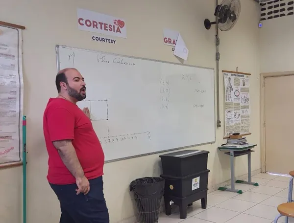 AGORA QUE SOU TEACHER: JOGOS SIMPLES EM SALA