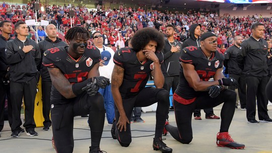 ESPN cancela série documental de Spike Lee sobre Colin Kaepernick, citando 'diferenças criativas' - Produção da série teve início em 2022, como um 'relato completo em primeira pessoa' da trajetória do ex-quarterback, incluindo longas entrevistas com o atleta.