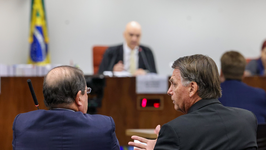 Moraes nega pedido de Bolsonaro para exibir vídeos durante interrogatório - Ex-presidente será interrogado na tarde desta terça-feira na Primeira Turma do STF. Ele é réu e apontado como líder de organização que teria tentado um golpe de Estado.