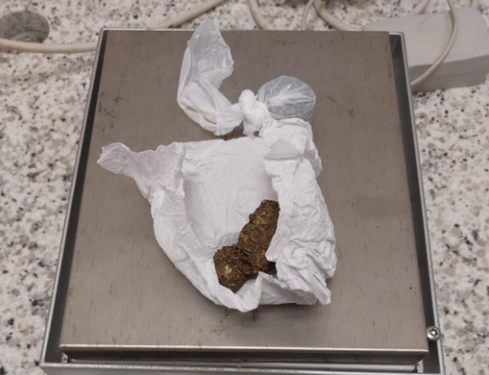 Maconha encontrada com policial durante abordagem. — Foto: Ascom PF-PA