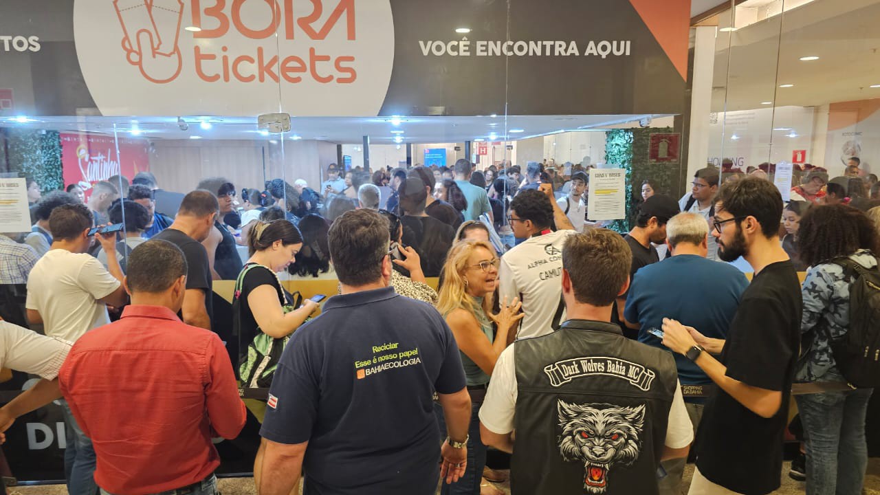Venda de ingressos físicos do show de Guns N' Roses causa tumulto em shopping de Salvador 