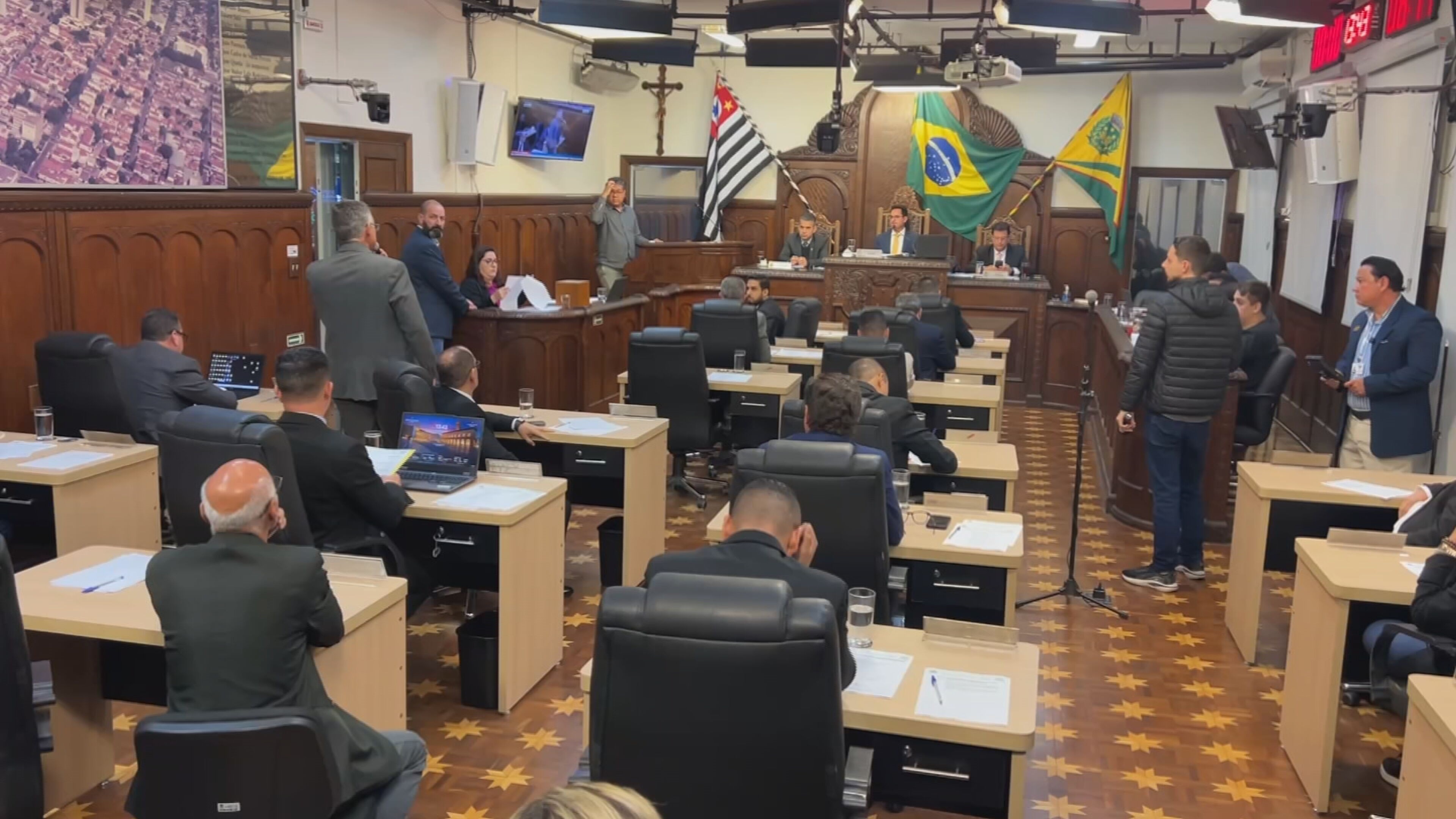 Após prisões de secretários por fraude na licitação do lixo, Câmara de Bauru abre Comissão Processante que pode cassar prefeita Suéllen Rosim