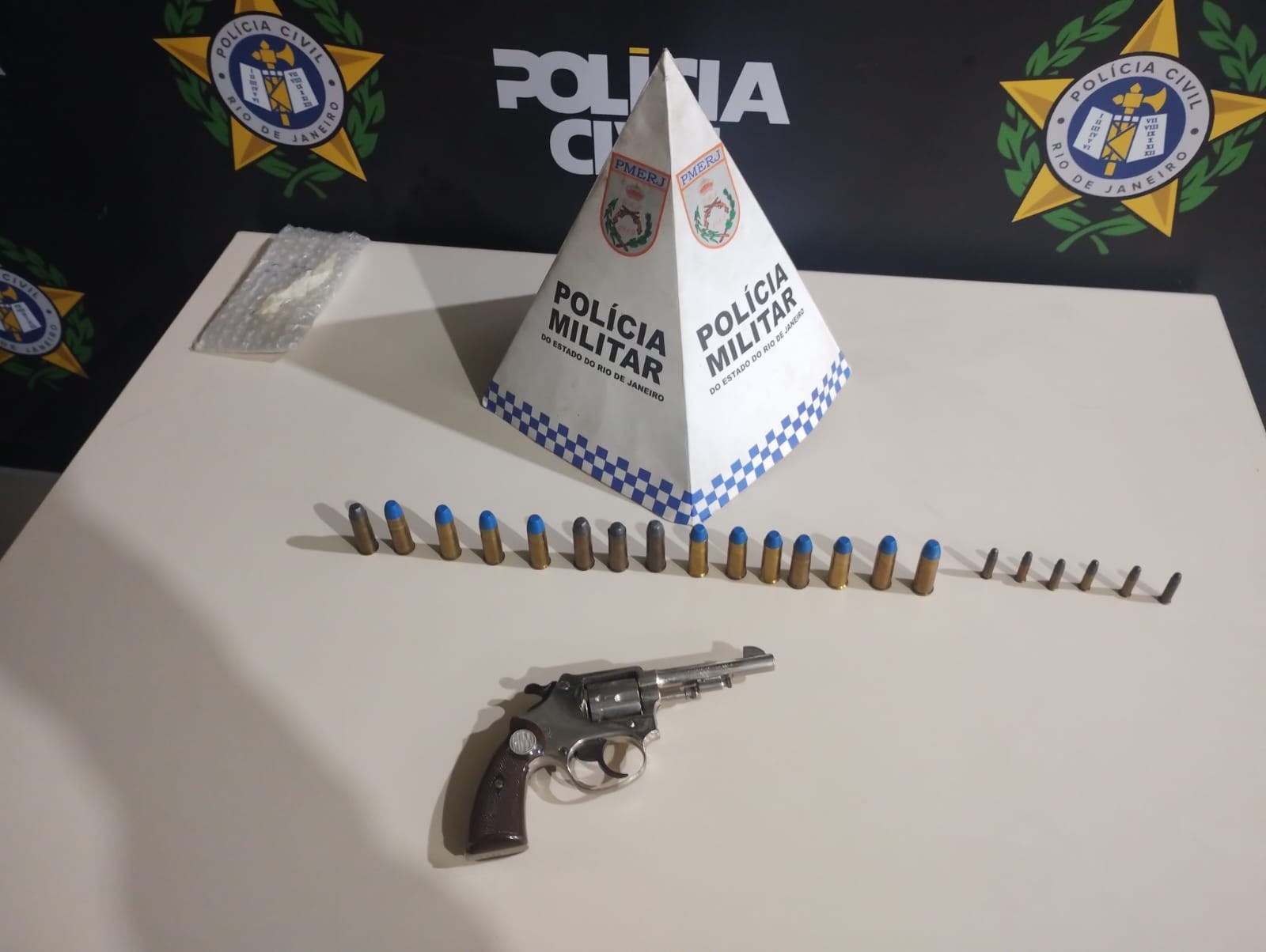 Adolescente é apreendido com arma e munições em Valença