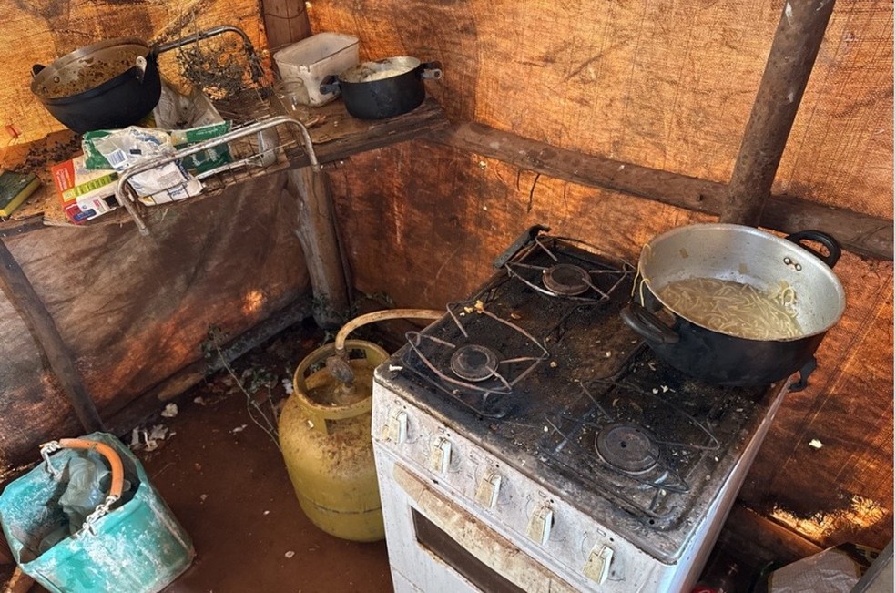 Conforme as situações constatadas, a preparação dos alimentos era feita em ambiente insalubre. — Foto: MPT-MS