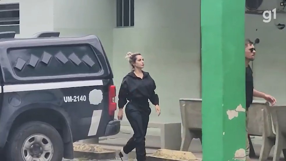 Deolane chega pra fazer exame de Corpo de Delito no IML no Recife — Foto: Reprodução